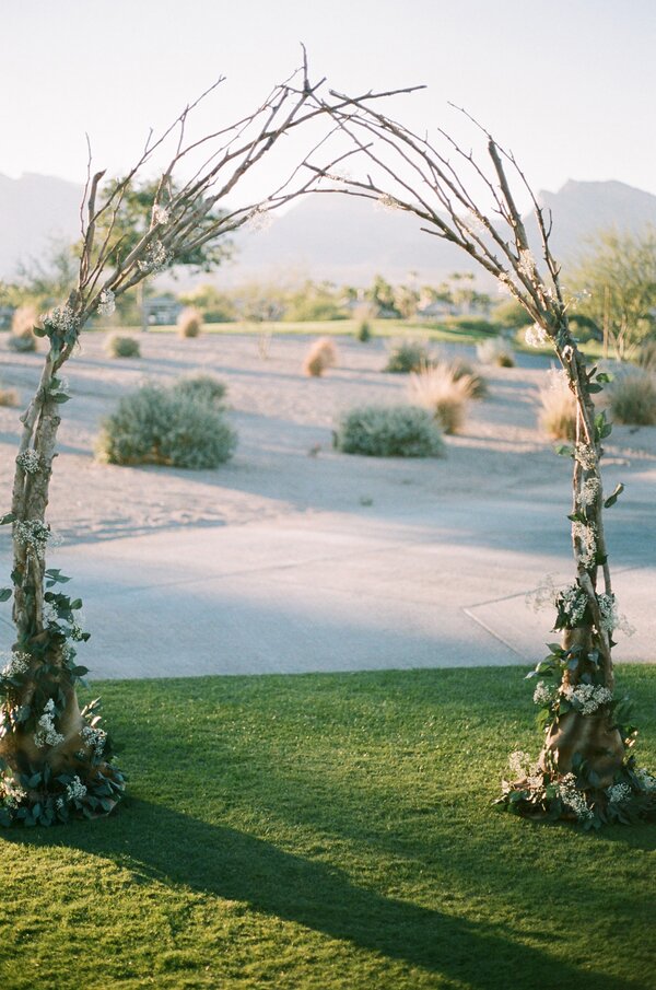 vintage Vegas wedding with gorgeous florals | Gaby J Photography