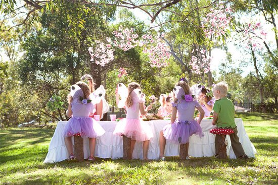DIY tree stump tables | ohlovelyday.com