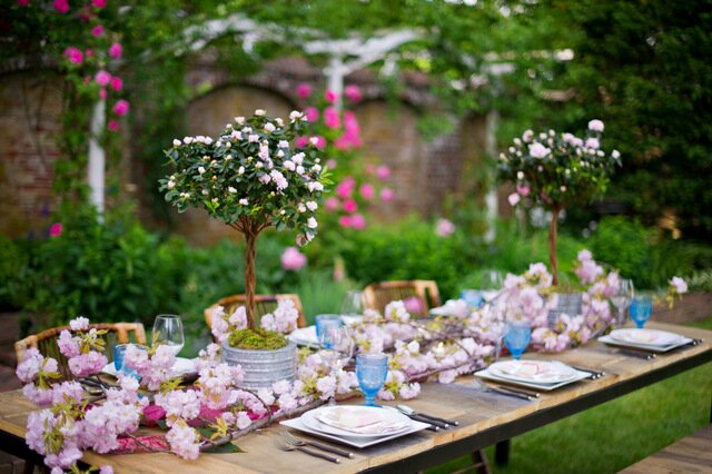 Sustainable & Eco-Friendly Spring Inspiration | Amy Chamgagne Events & Ashley Therese Photography / Paper goods by Roseville Designs / Florals by Fleurescent / Cakes by Erica O'Brien Cakes /