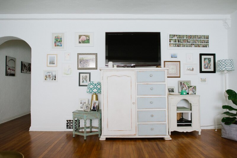 Chandra Fredrick's Home Tour | Living Room Inspiration | Photos by Hazelnut Photo | Click through to see more and get sources here: https://ohlovelyday.com/2014/04/home-tour-living-room.html